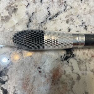 M.A.C
150S SYNTHETIC LARGE POWDER BRUSH
17 CM NWT SEALED